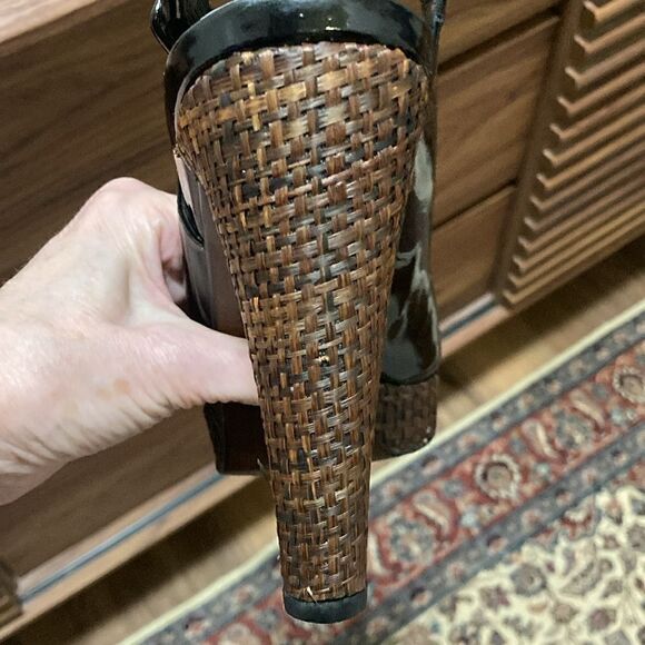 Stuart Weitzman Black Patent  Leather Sling Back Peep Toe Pumps. Size 8.5. - Picture 5 of 9